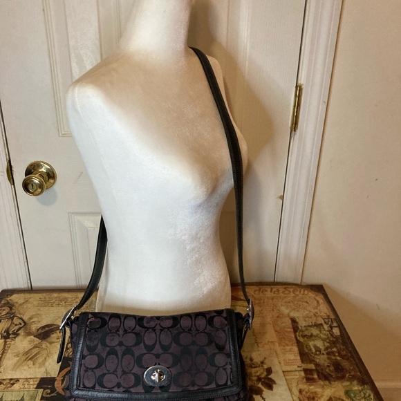 COACH SIGNATURE Hampton Monogram SHOULDERBAG Flap twist lock closure - Picture 6 of 8